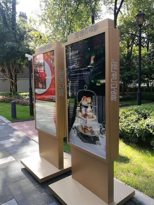 城市公共设施中的广告载体 从宣传栏到公交站台的全景解析