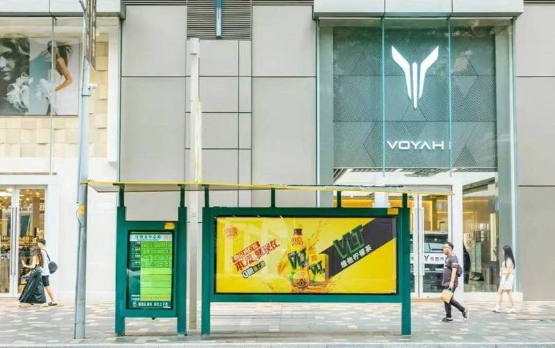 广州公交候车亭广告价格与投放指南 触达羊城核心动线的品牌之选