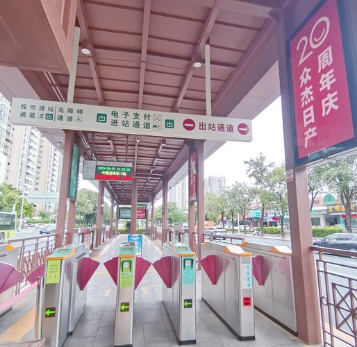 快速公交站台:中山城市交通与广告的黄金结合